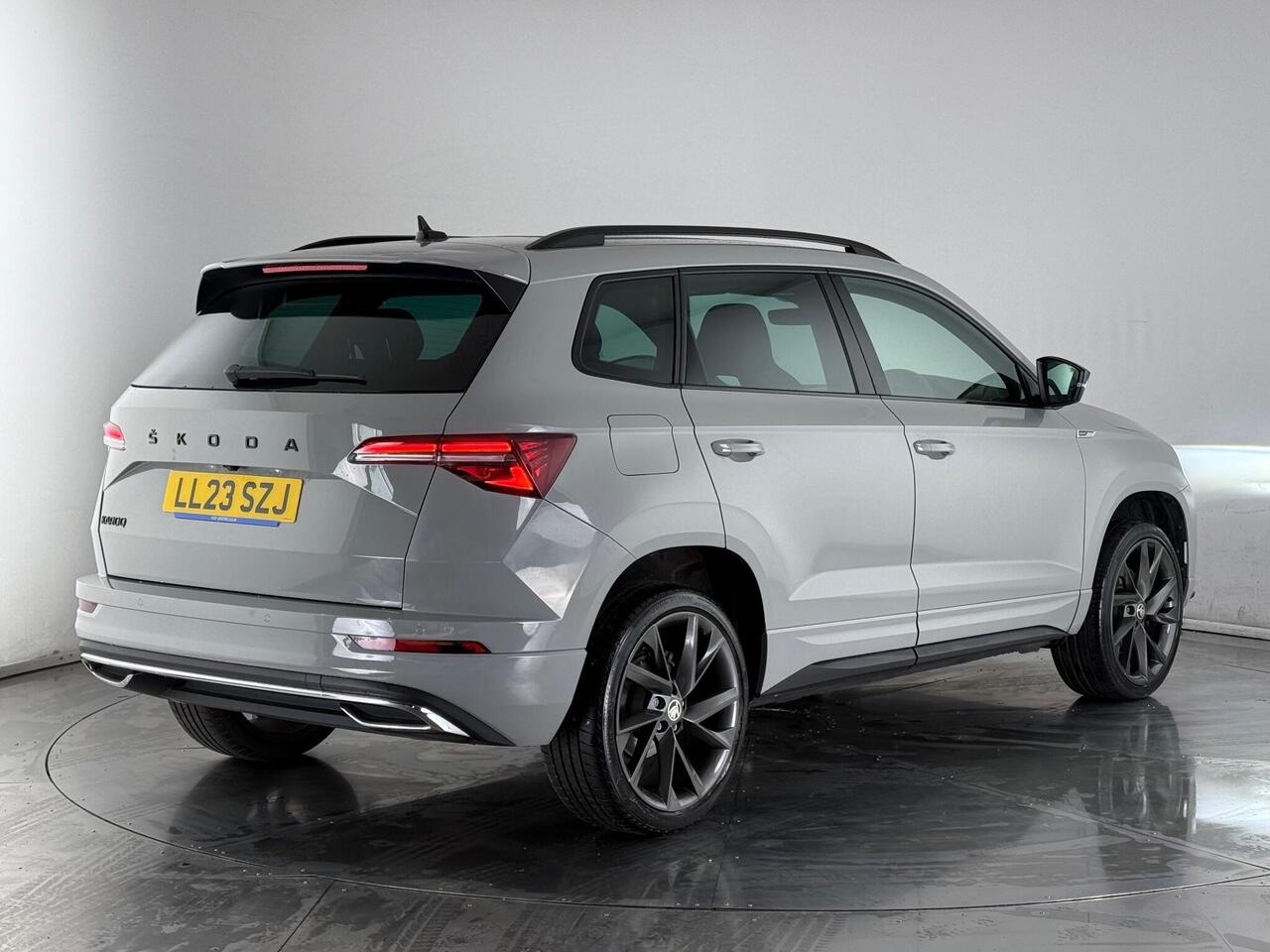 Skoda Karoq thumbnail Rear Right