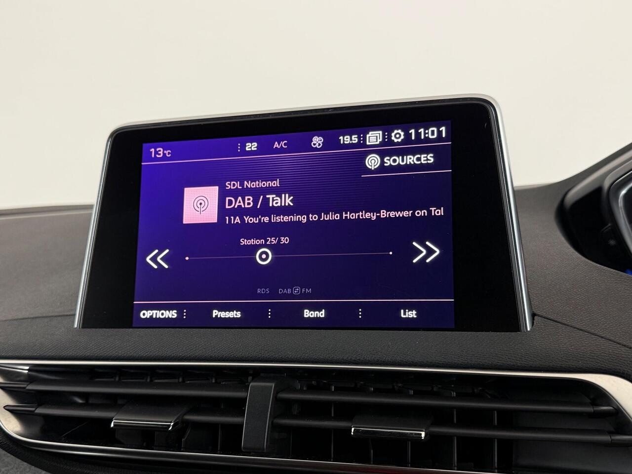 Peugeot 3008 thumbnail Infotainment System