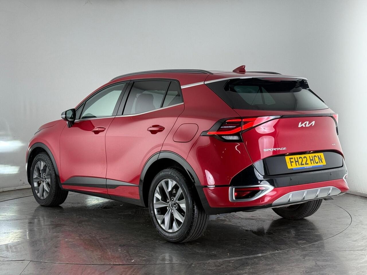 Kia Sportage thumbnail Rear Left