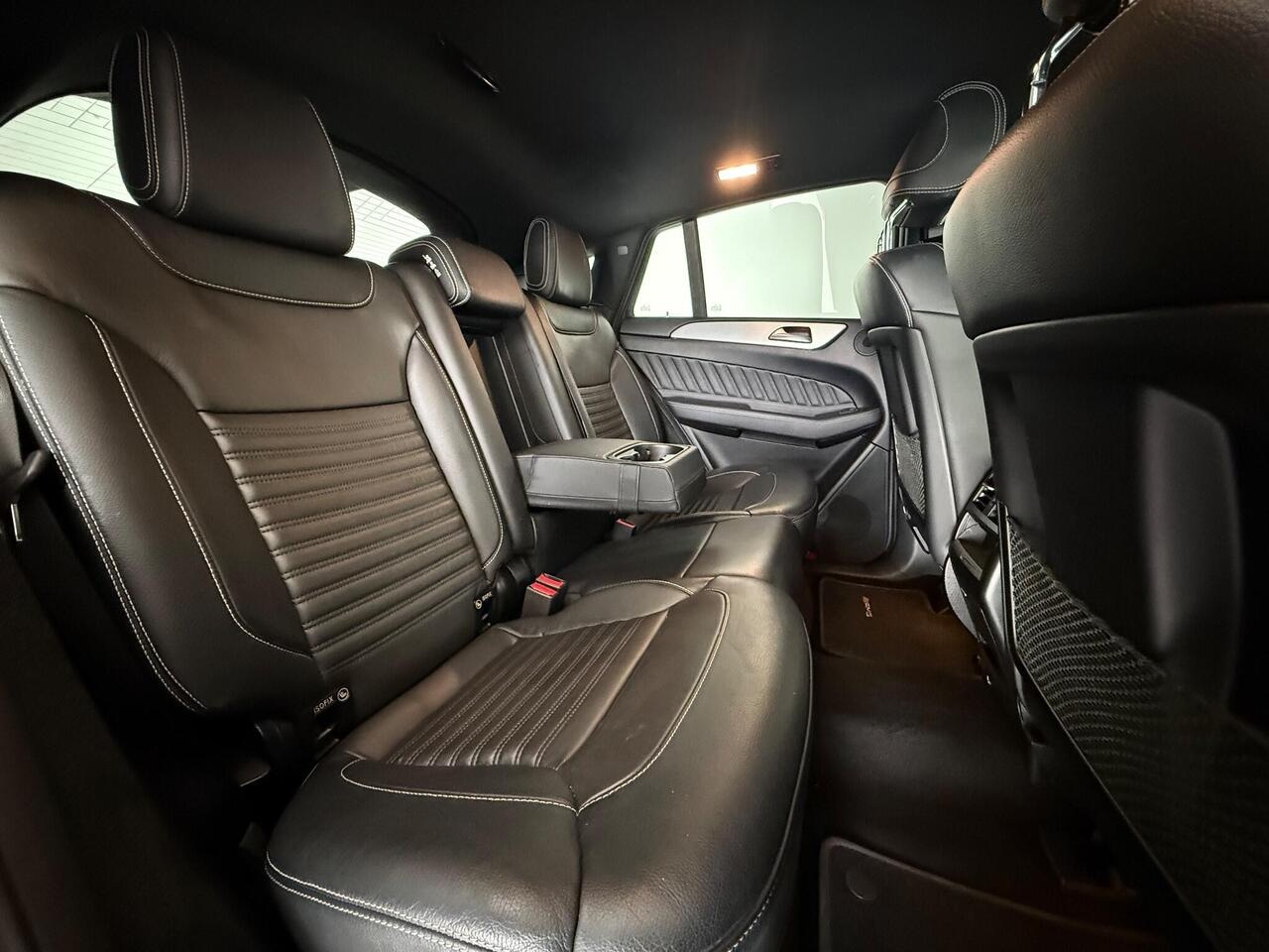 Mercedes-Benz GLE thumbnail Seats Rear