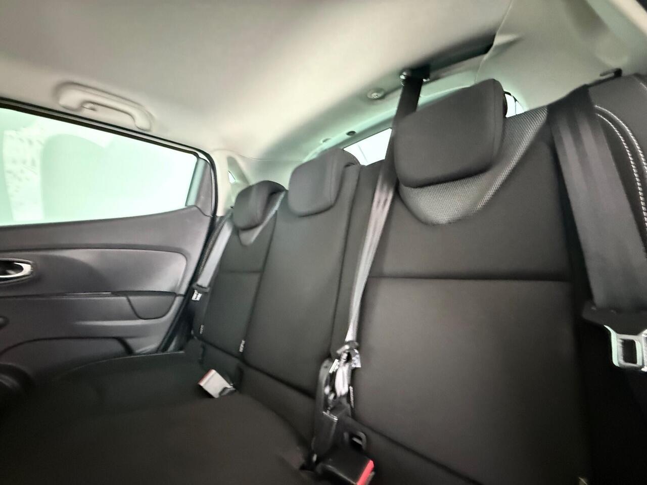 Renault Clio thumbnail Seats Rear