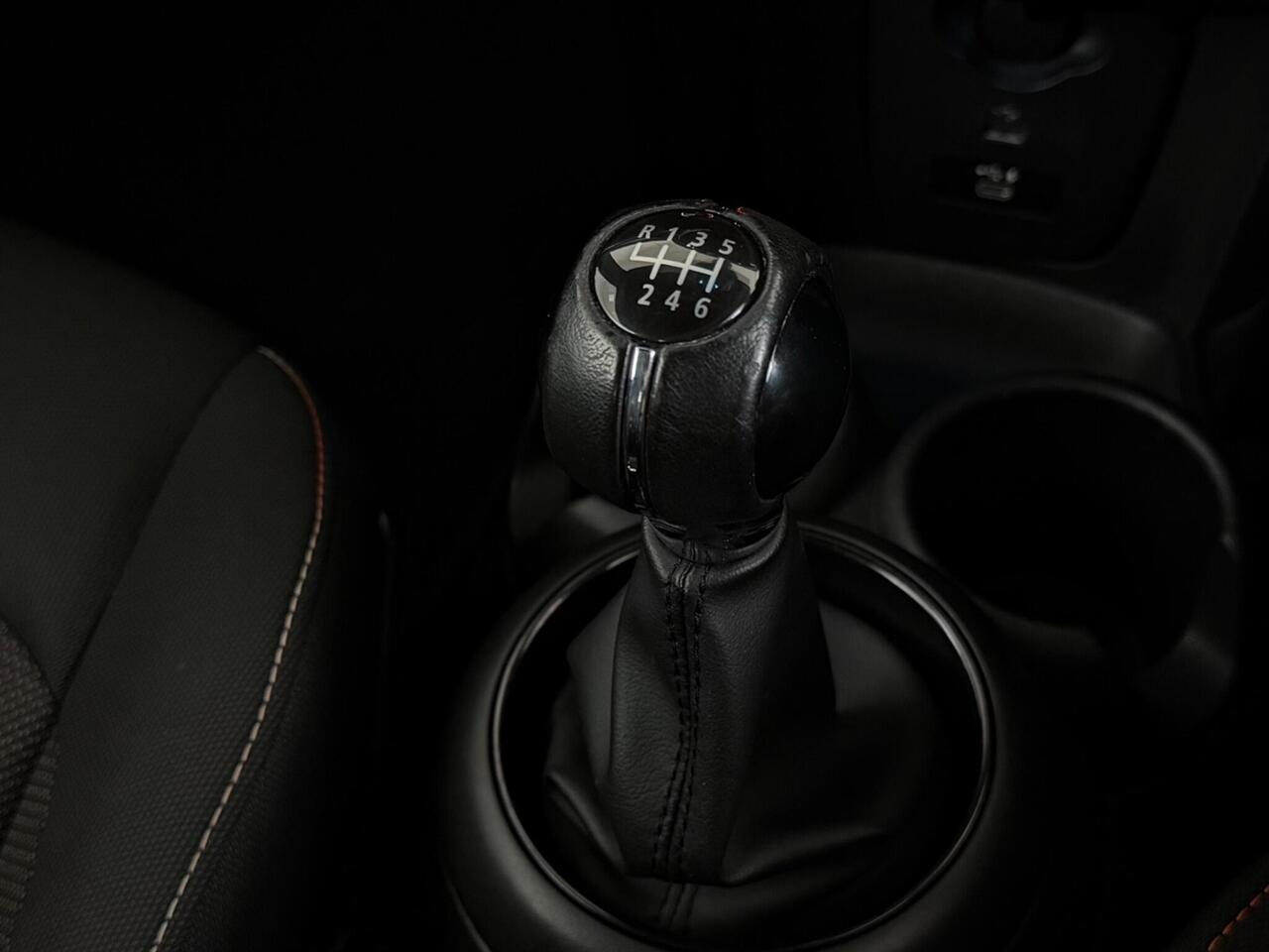 MINI Convertible thumbnail Interior Front