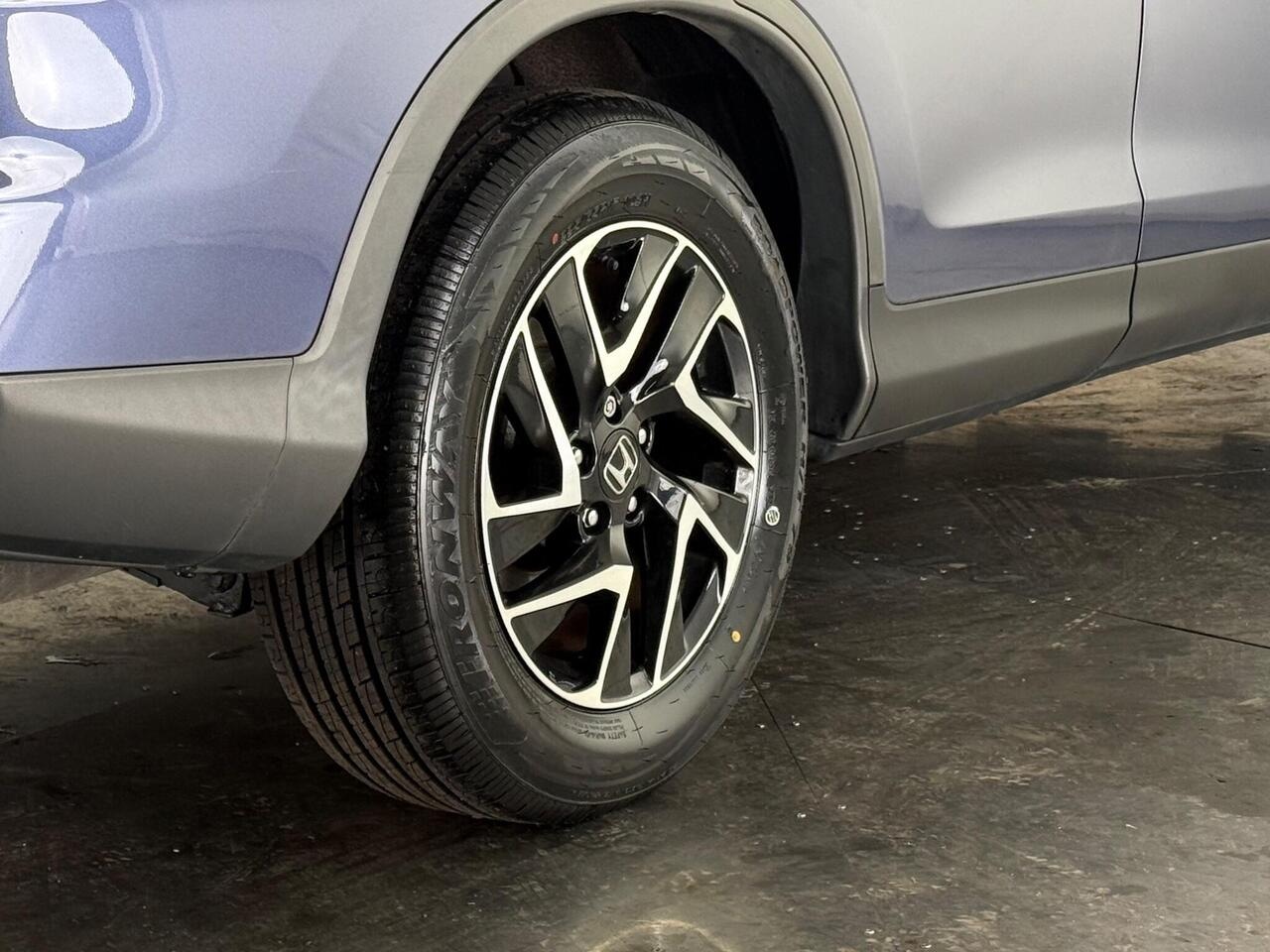 Honda CR-V thumbnail Wheel
