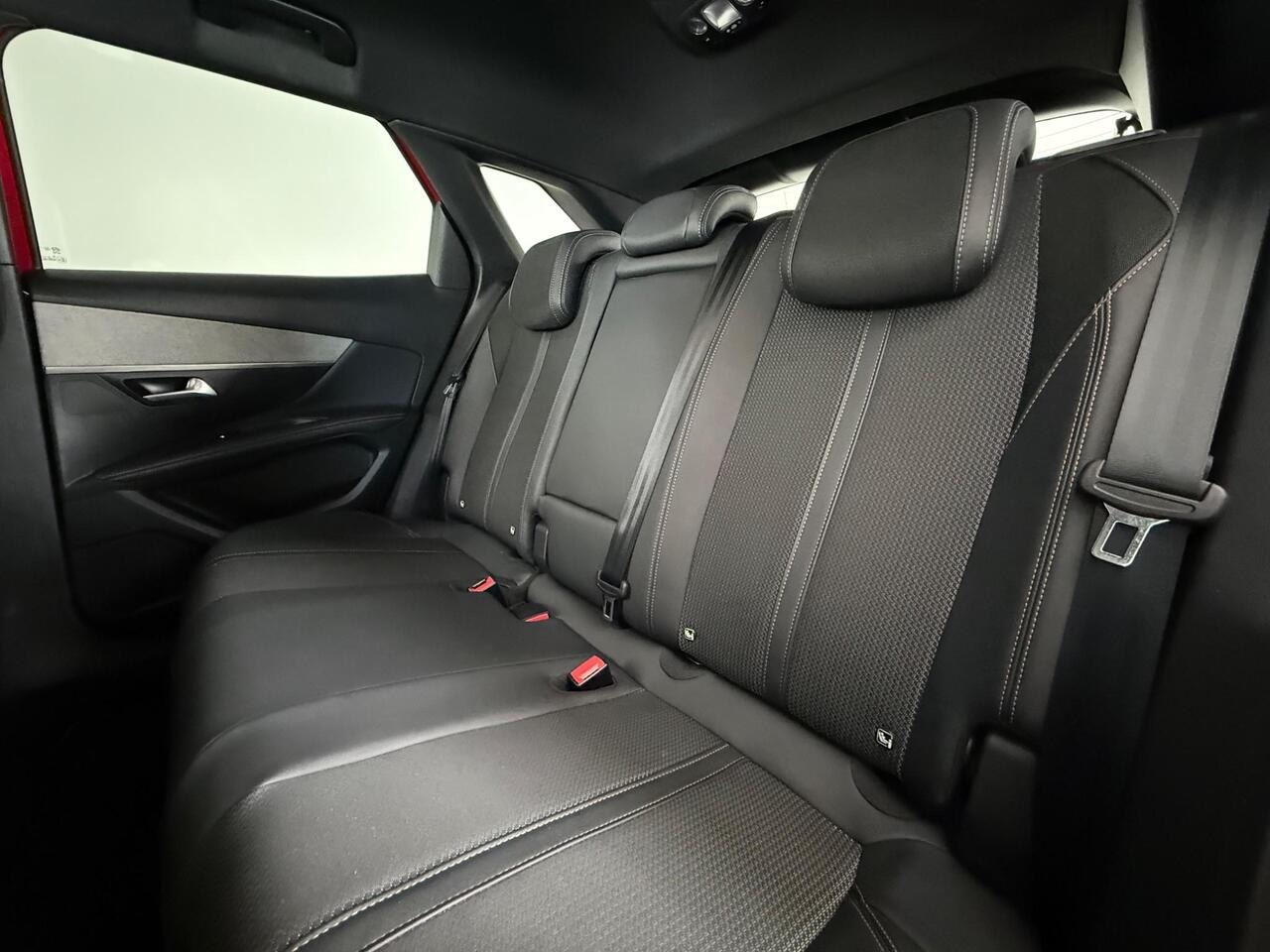 Peugeot 3008 thumbnail Seats Rear