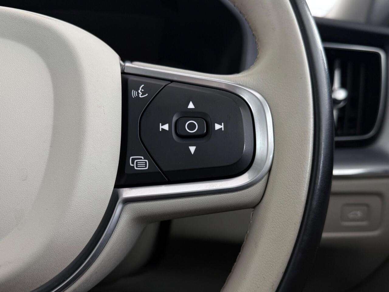 Volvo XC60 thumbnail Misc Controls