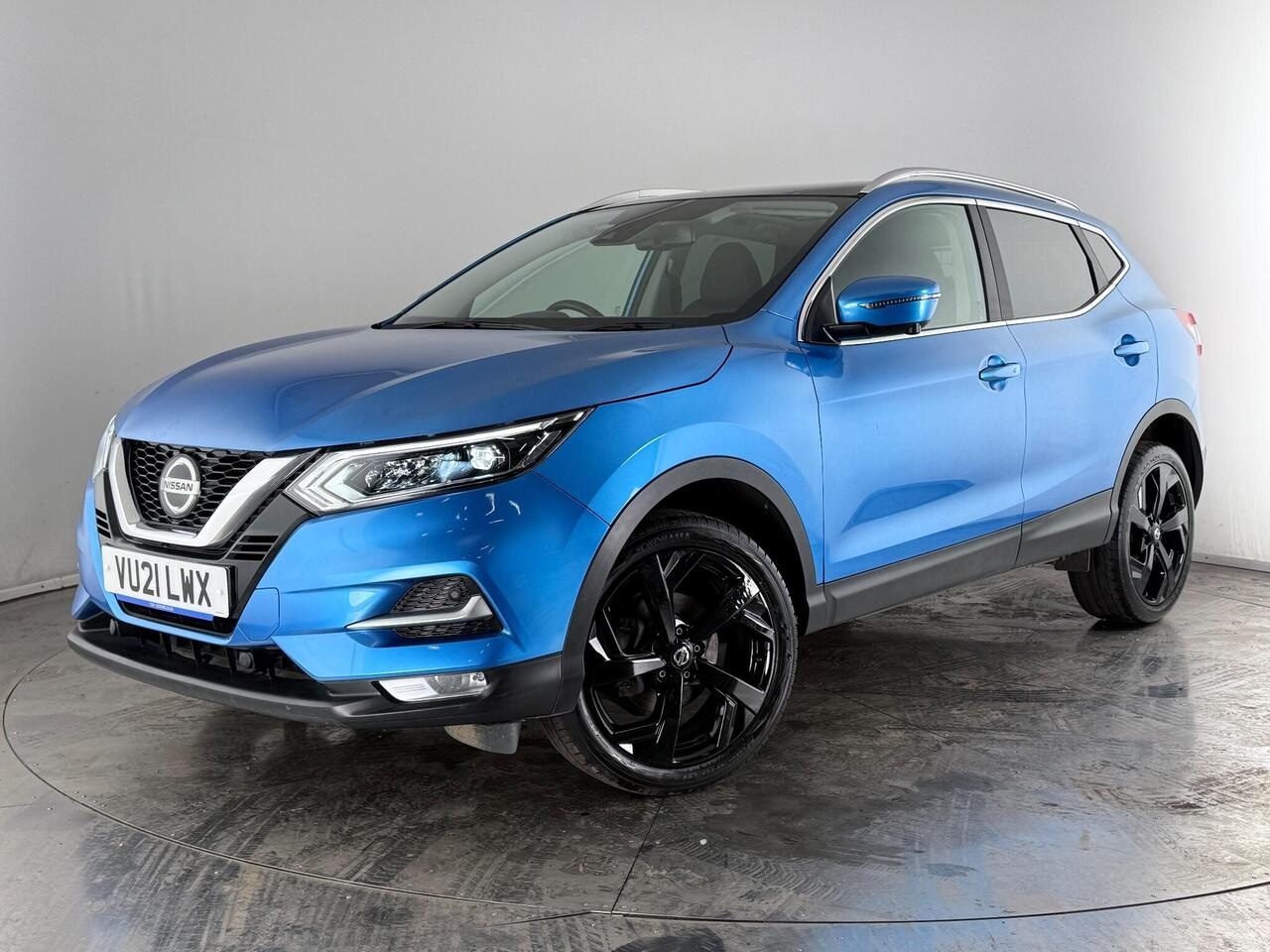 Nissan Qashqai thumbnail Front Left
