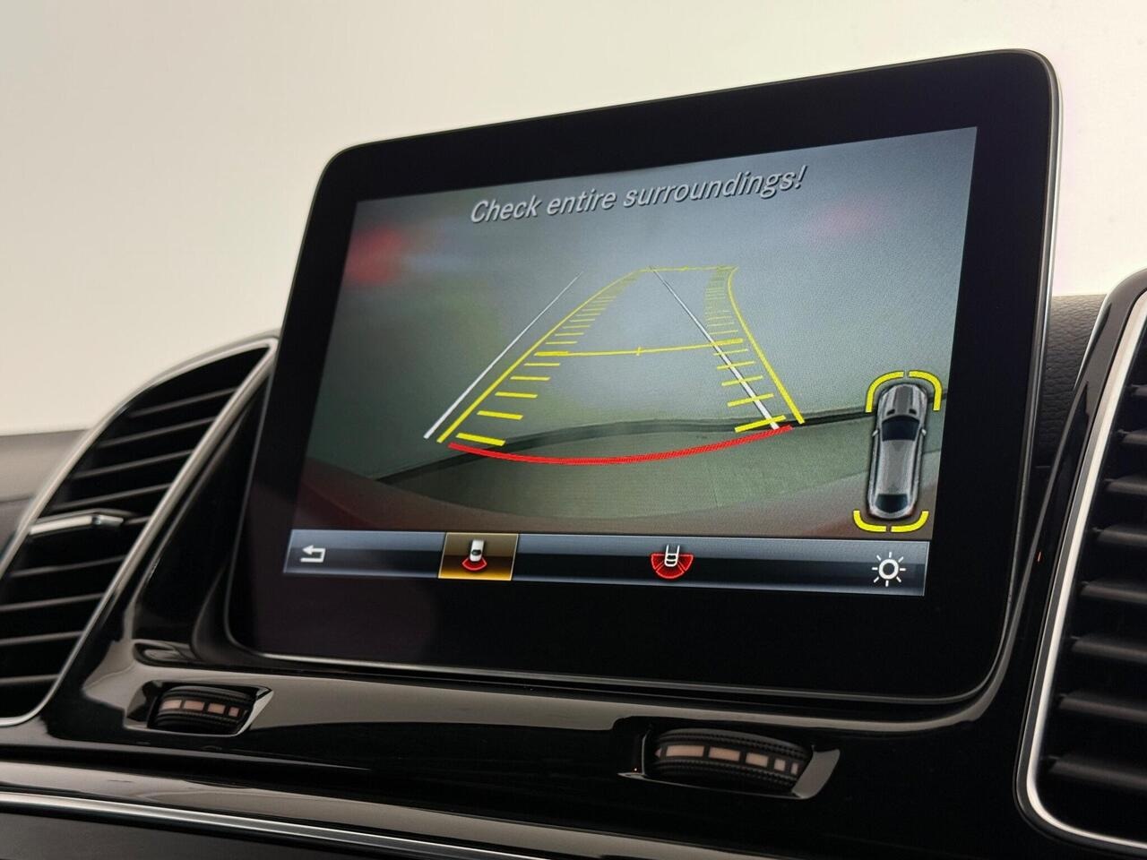 Mercedes-Benz GLE thumbnail Infotainment System