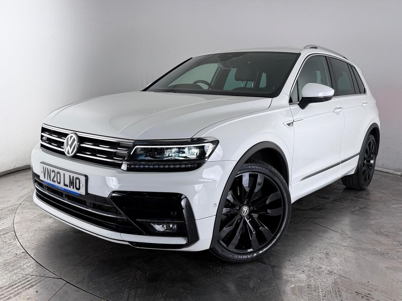 Volkswagen Tiguan thumbnail Front Left
