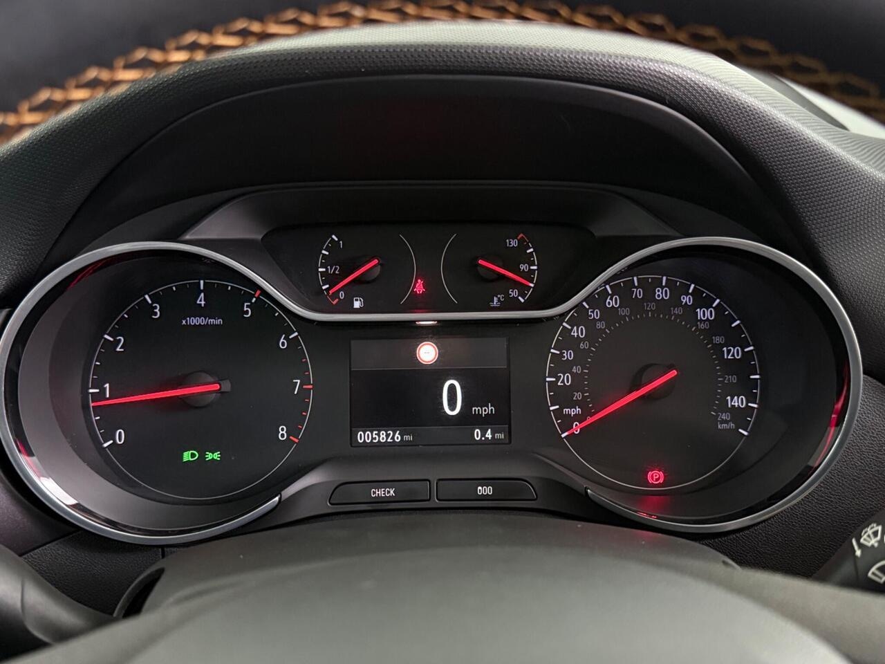 Vauxhall Crossland X thumbnail Driver Instruments
