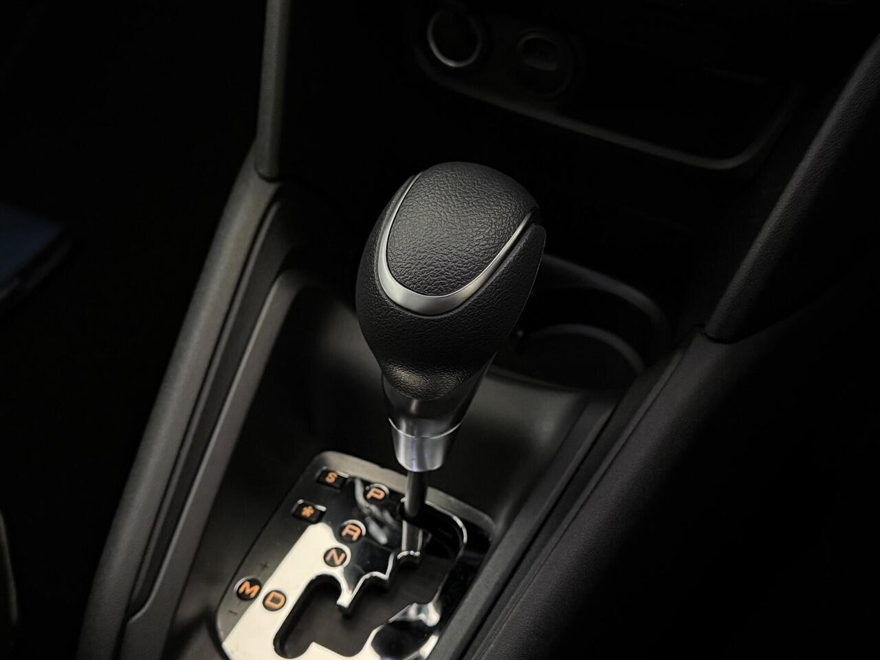 Peugeot 208 thumbnail Interior Front
