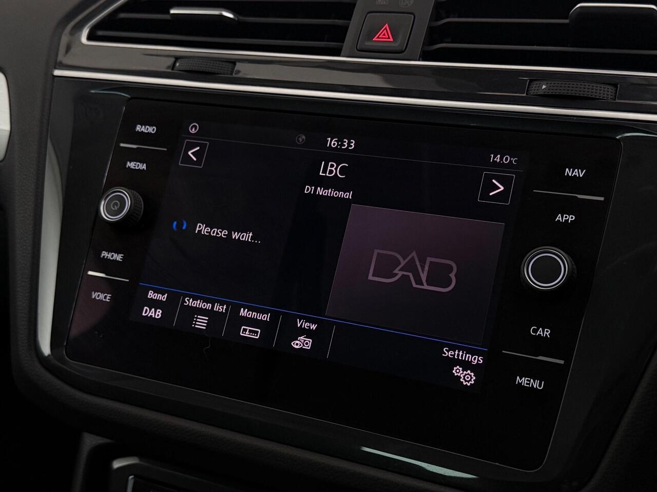 Volkswagen Tiguan thumbnail Infotainment System