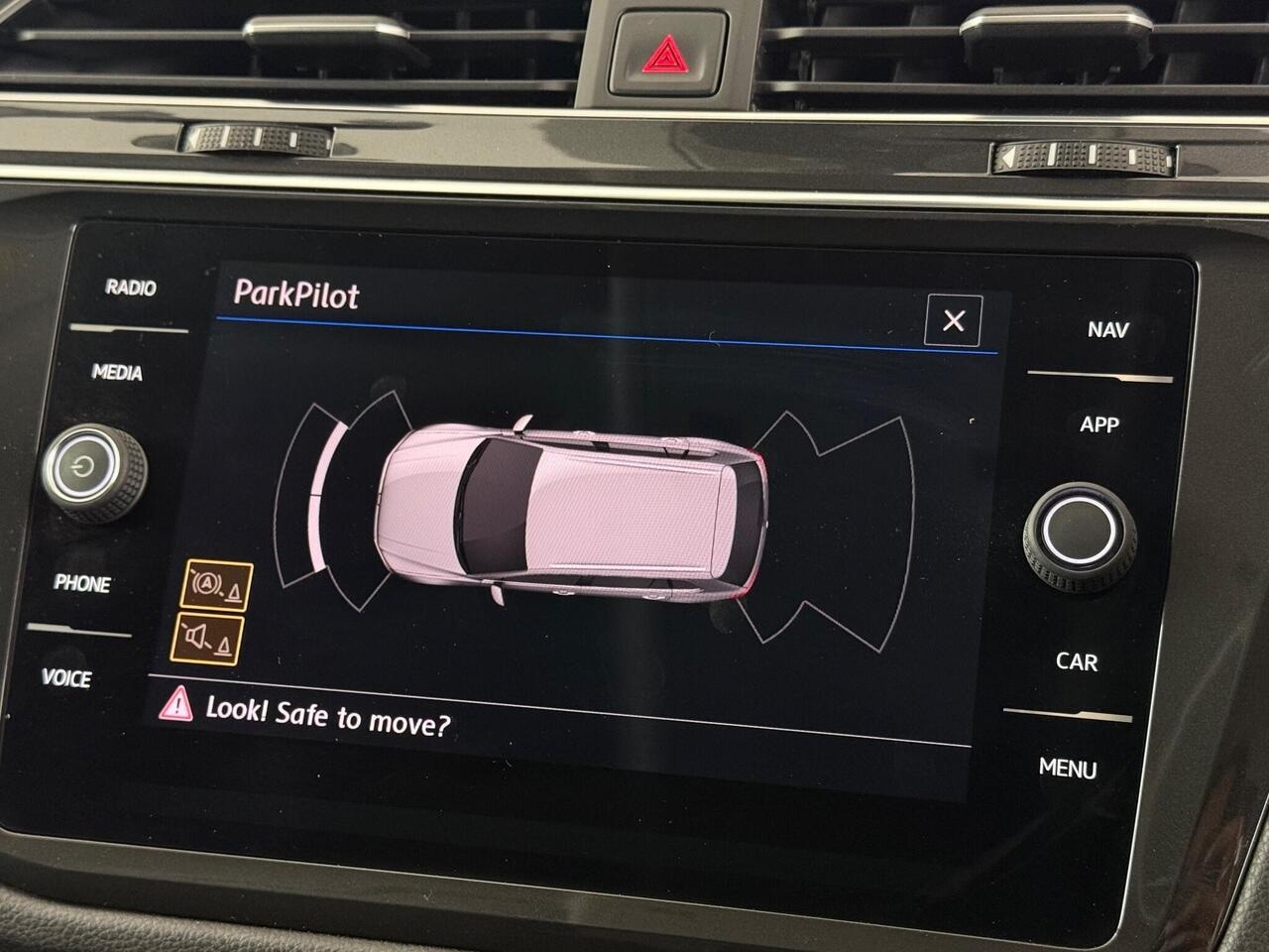 Volkswagen Tiguan Allspace thumbnail Infotainment System