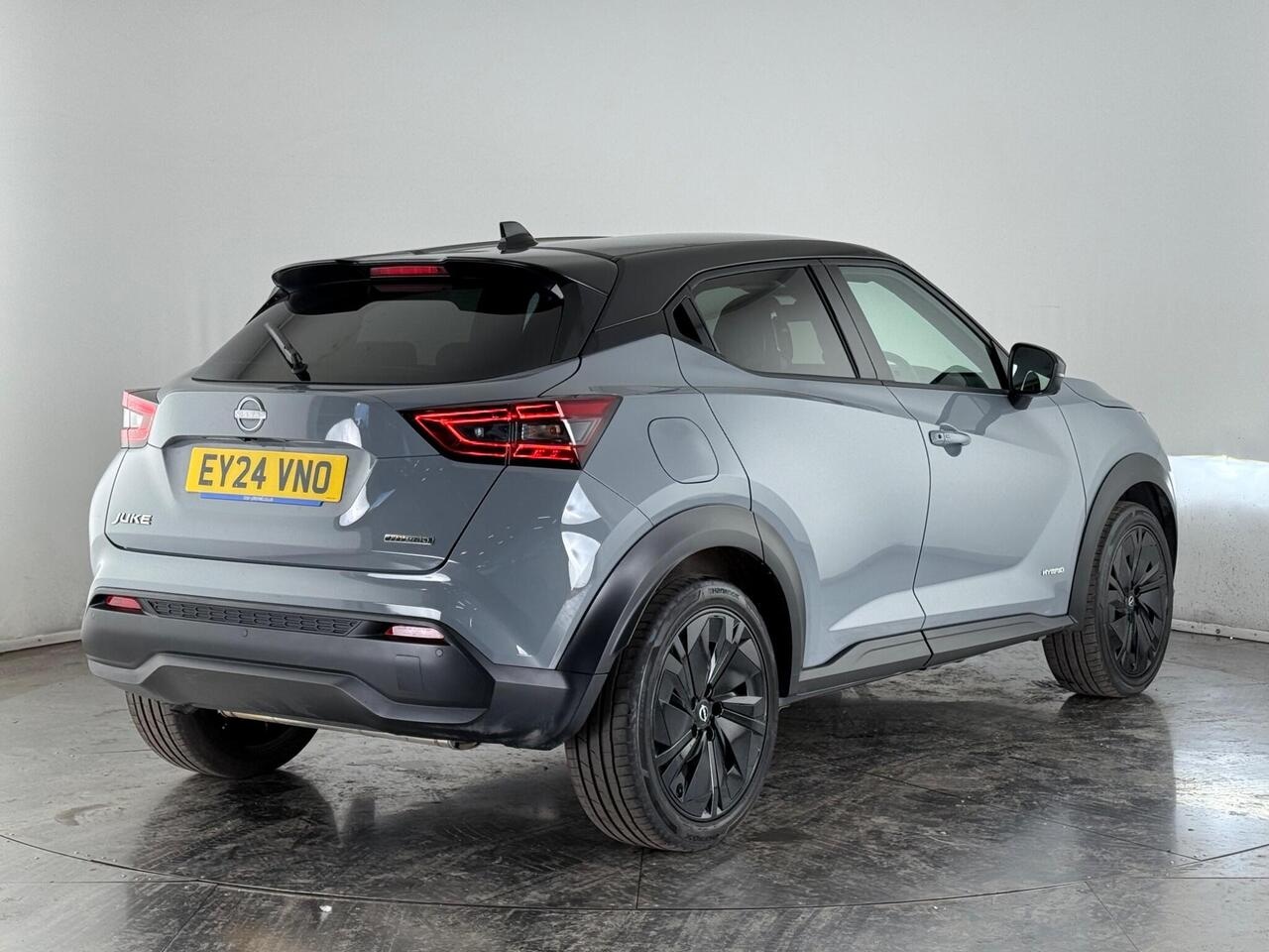 Nissan Juke thumbnail Rear Right