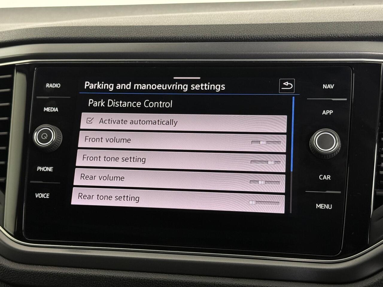 Volkswagen T-Roc thumbnail Infotainment System