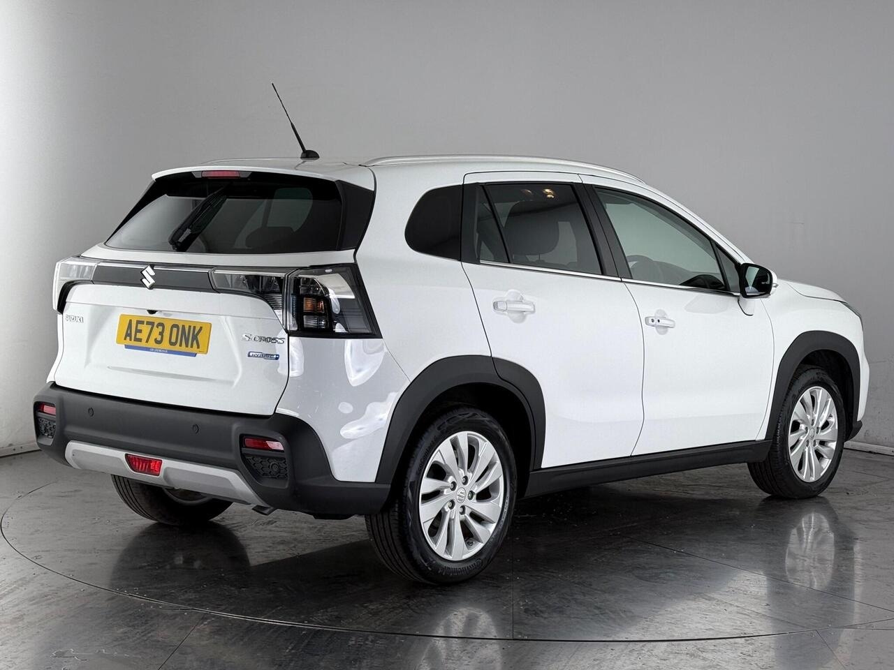 Suzuki S-Cross thumbnail Rear Right