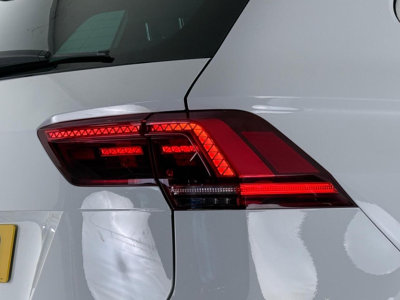 Volkswagen Tiguan thumbnail Lights Rear