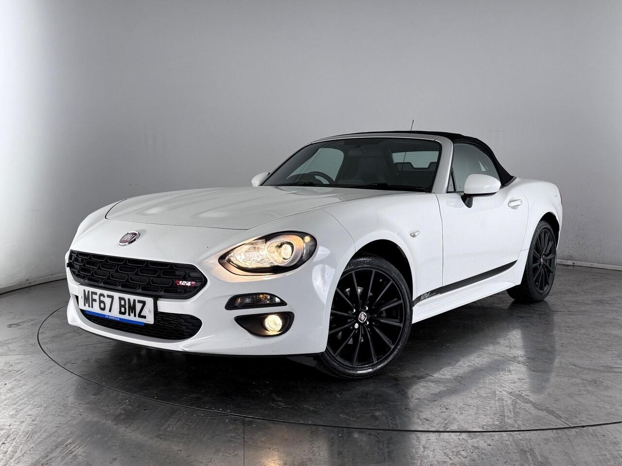Fiat 124 Spider thumbnail Front Left