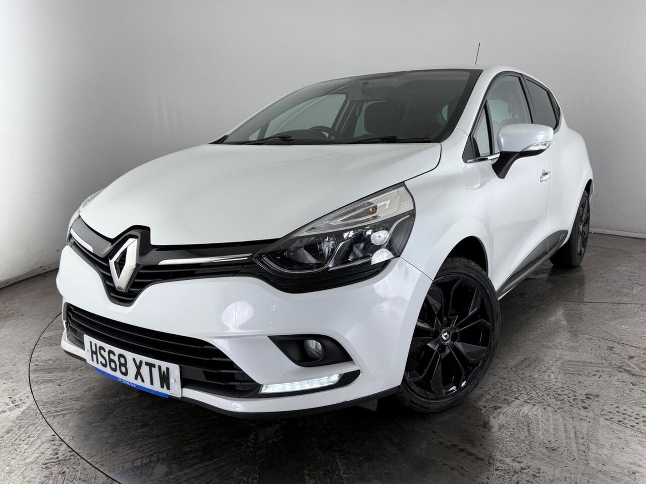 Renault Clio thumbnail Front Left