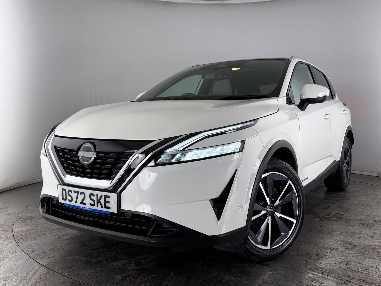 Nissan Qashqai thumbnail Front Left