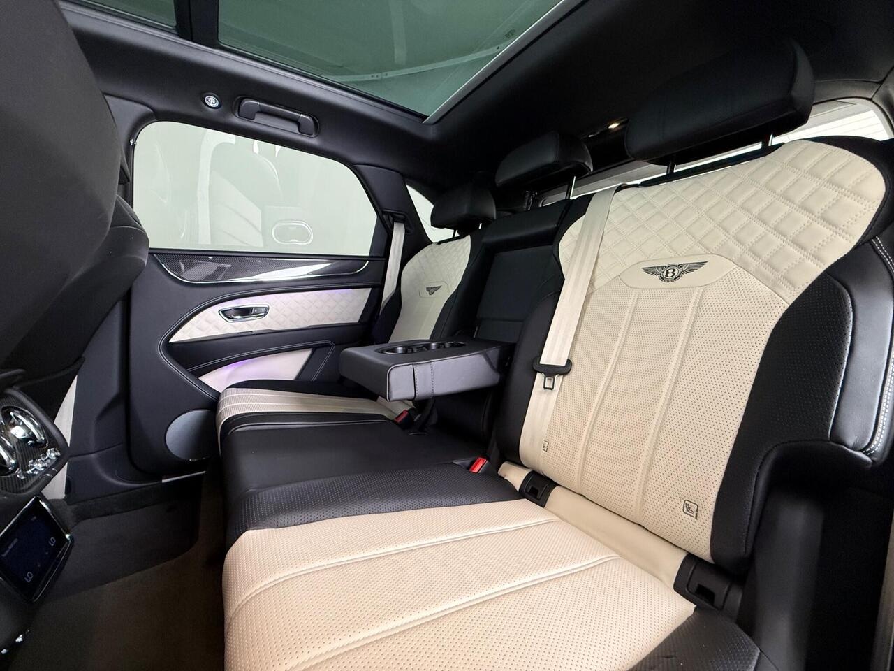 Bentley Bentayga thumbnail Seats Rear