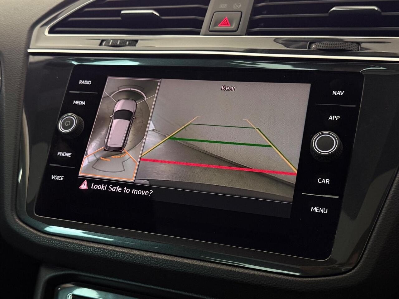 Volkswagen Tiguan thumbnail Infotainment System