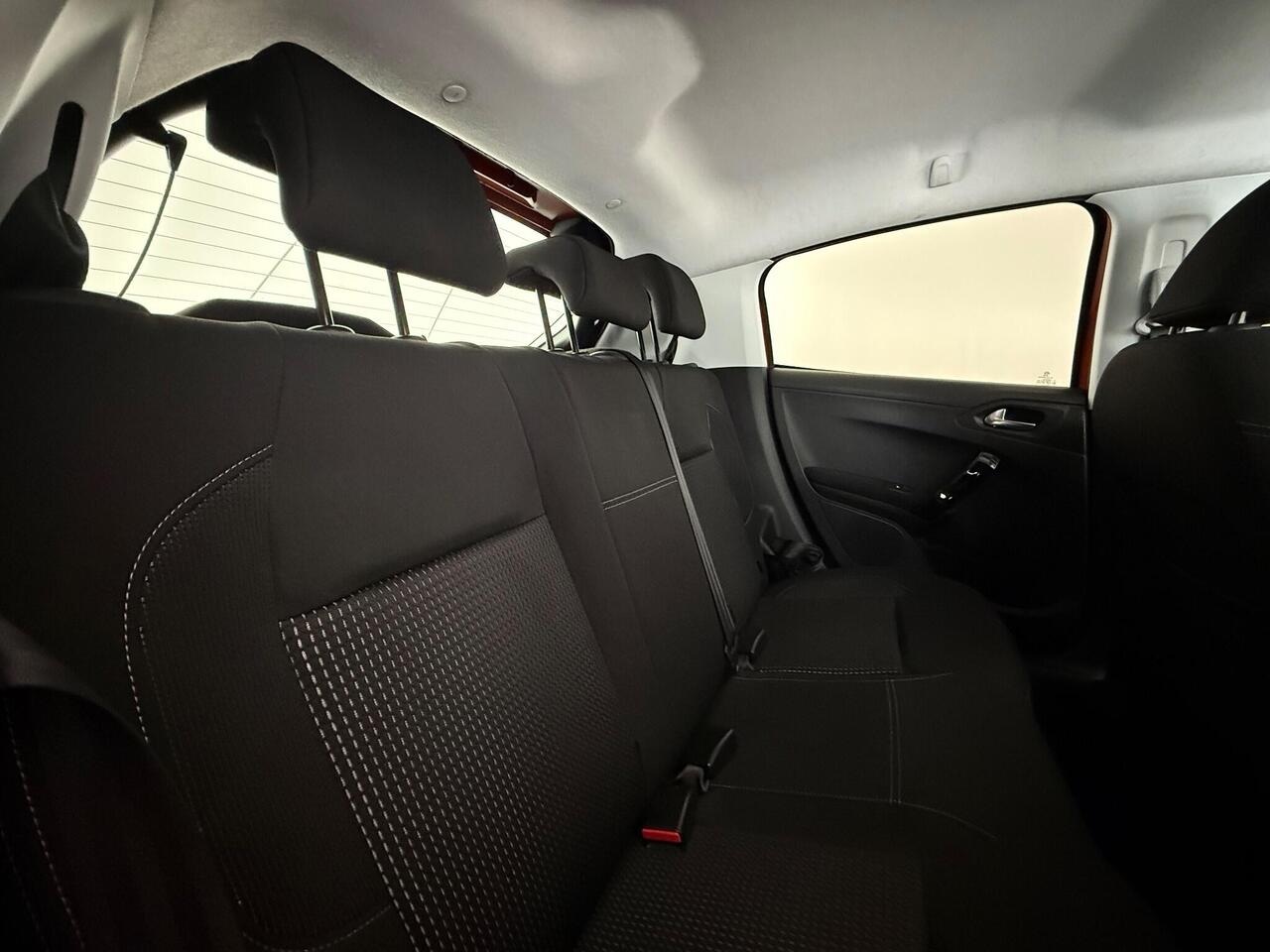 Peugeot 208 thumbnail Seats Rear