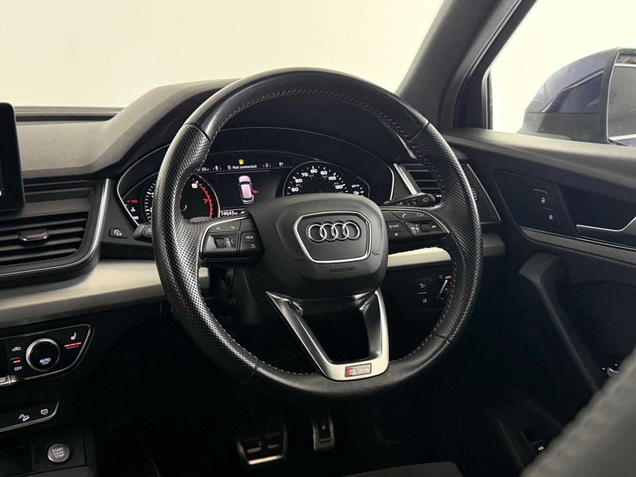 Audi Q5 thumbnail Steering Wheel