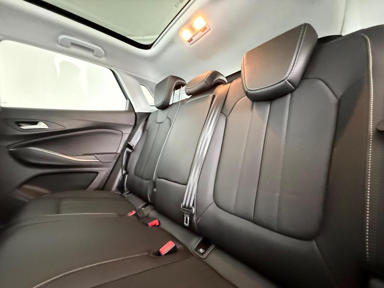 Vauxhall Grandland X thumbnail Seats Rear
