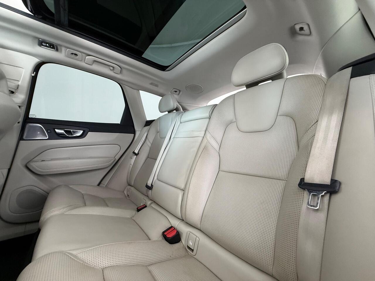 Volvo XC60 thumbnail Seats Rear