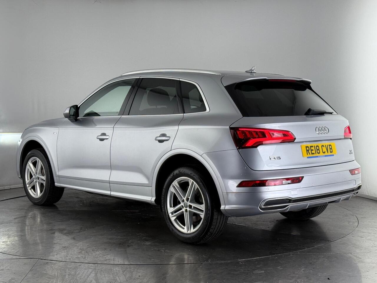 Audi Q5 thumbnail Rear Left