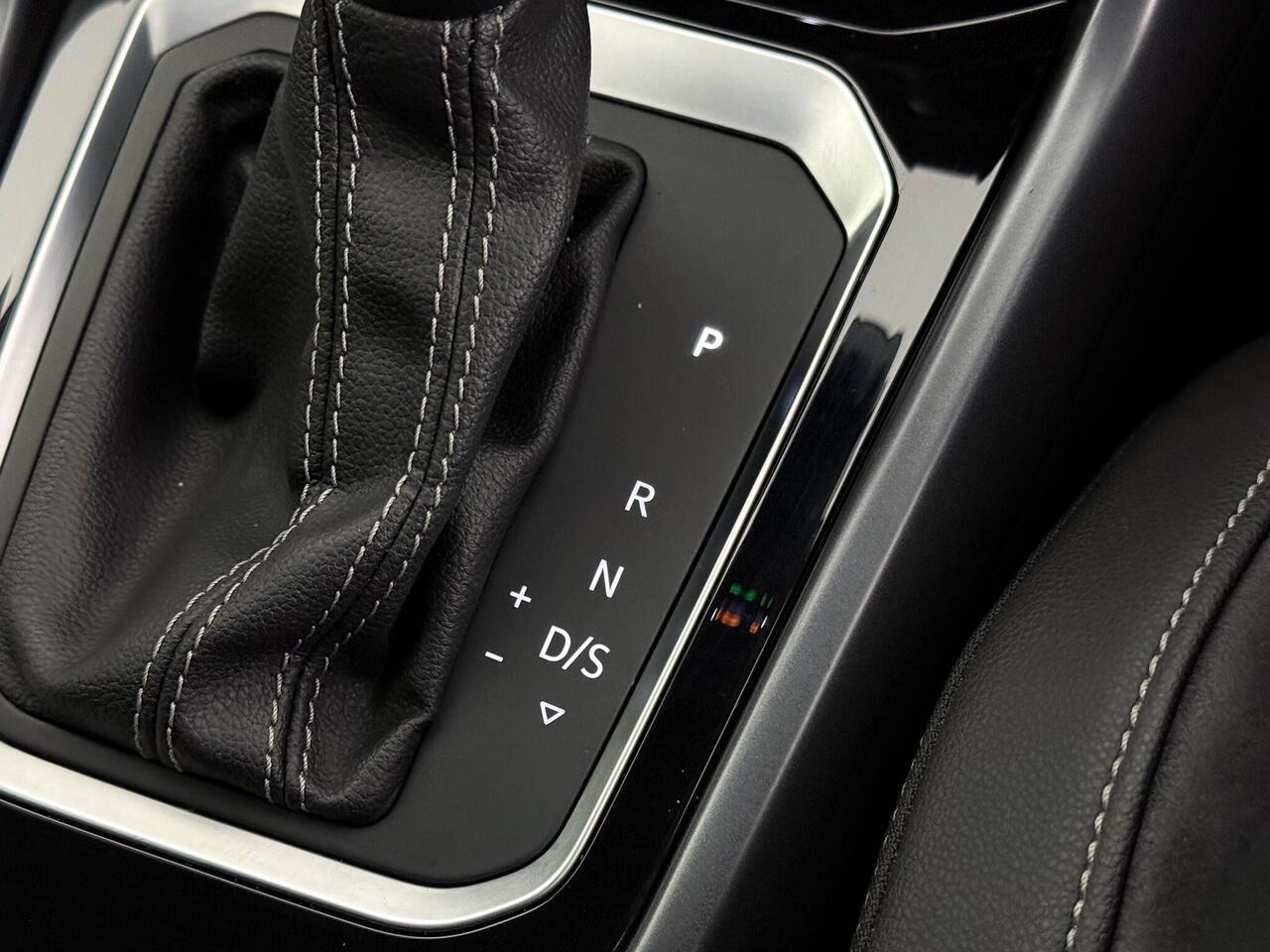 Volkswagen T-Roc thumbnail Interior Front