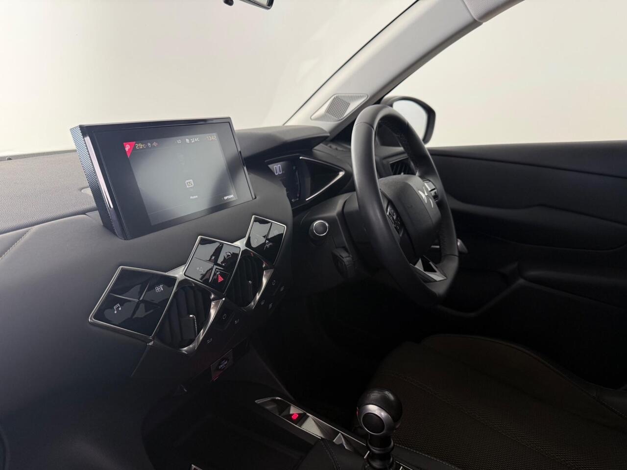 DS AUTOMOBILES DS 3 CROSSBACK thumbnail Interior Front
