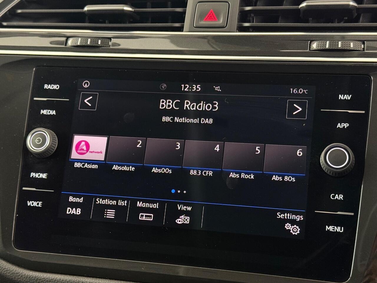 Volkswagen Tiguan Allspace thumbnail Infotainment System