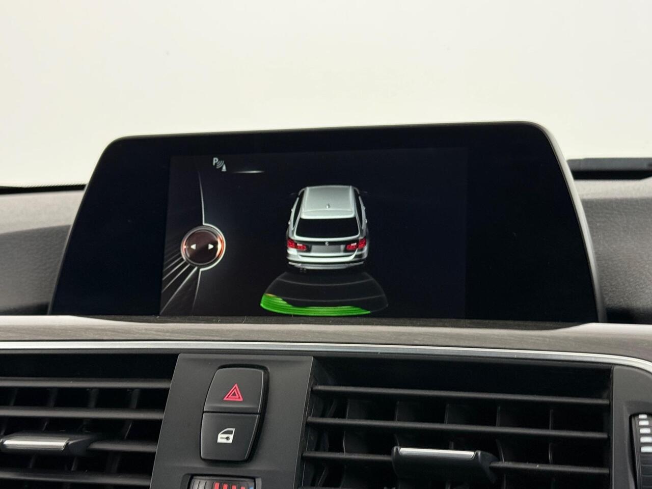 BMW 3 Series thumbnail Infotainment System