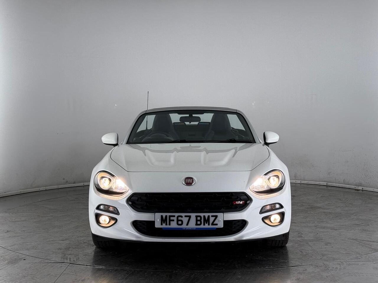 Fiat 124 Spider thumbnail Front