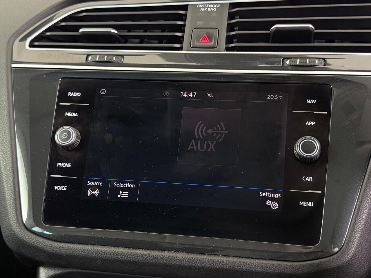 Volkswagen Tiguan thumbnail Infotainment System