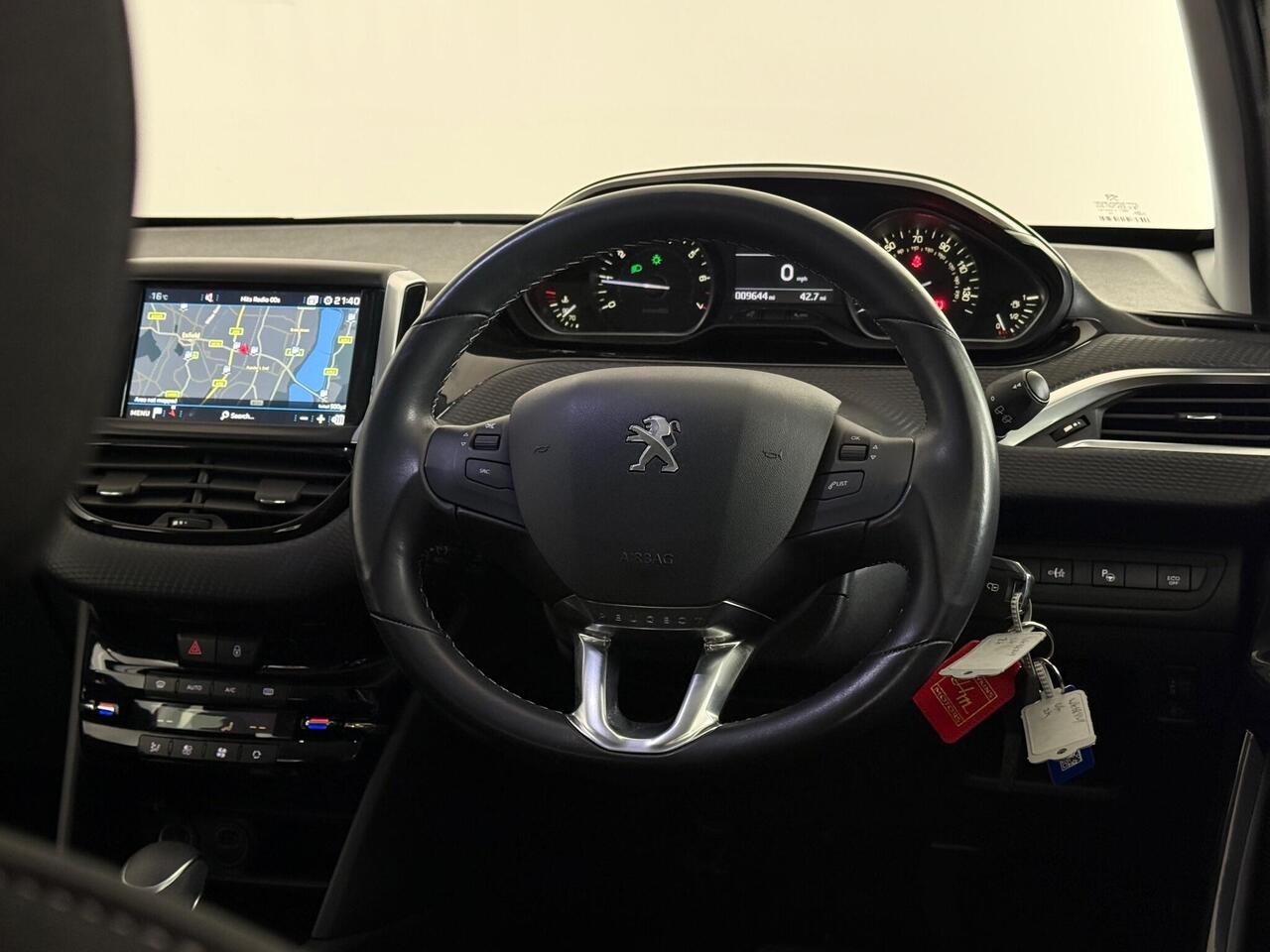 Peugeot 208 thumbnail Steering Wheel