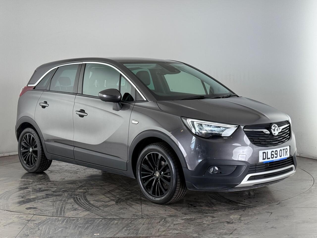 Vauxhall Crossland X thumbnail Front Right