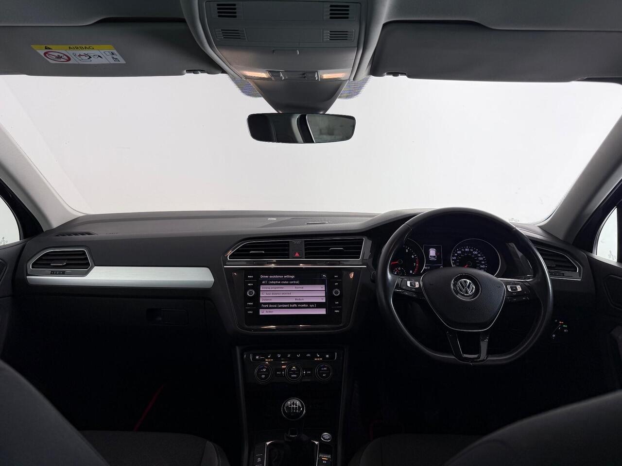 Volkswagen Tiguan thumbnail Interior Front