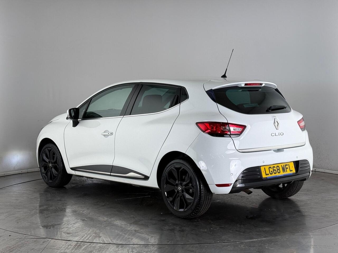 Renault Clio thumbnail Rear Left