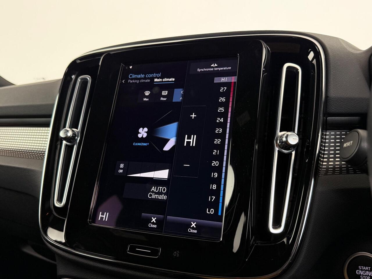 Volvo XC40 thumbnail Infotainment System