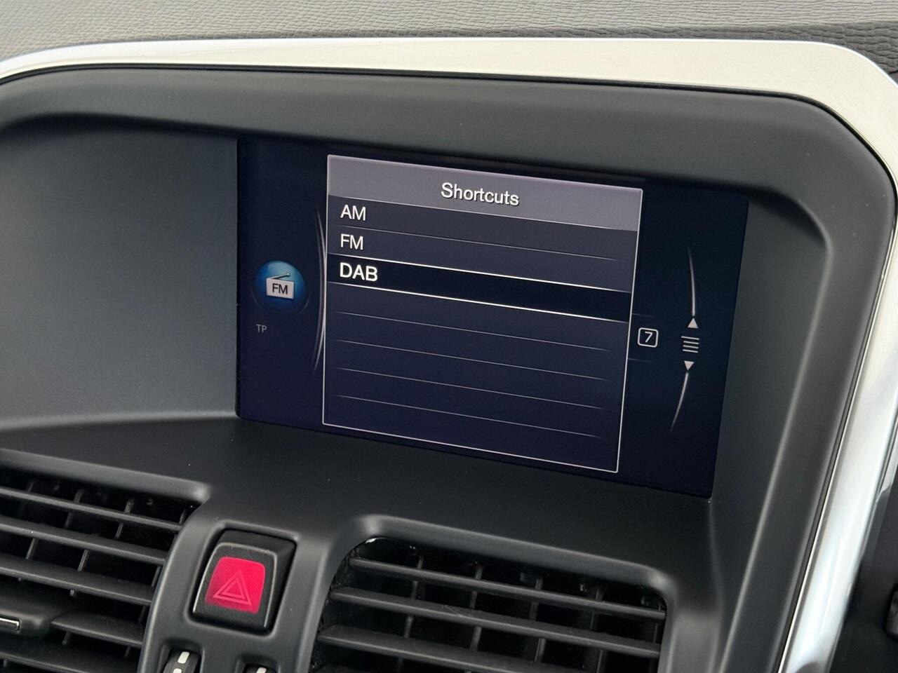 Volvo XC60 thumbnail Infotainment System