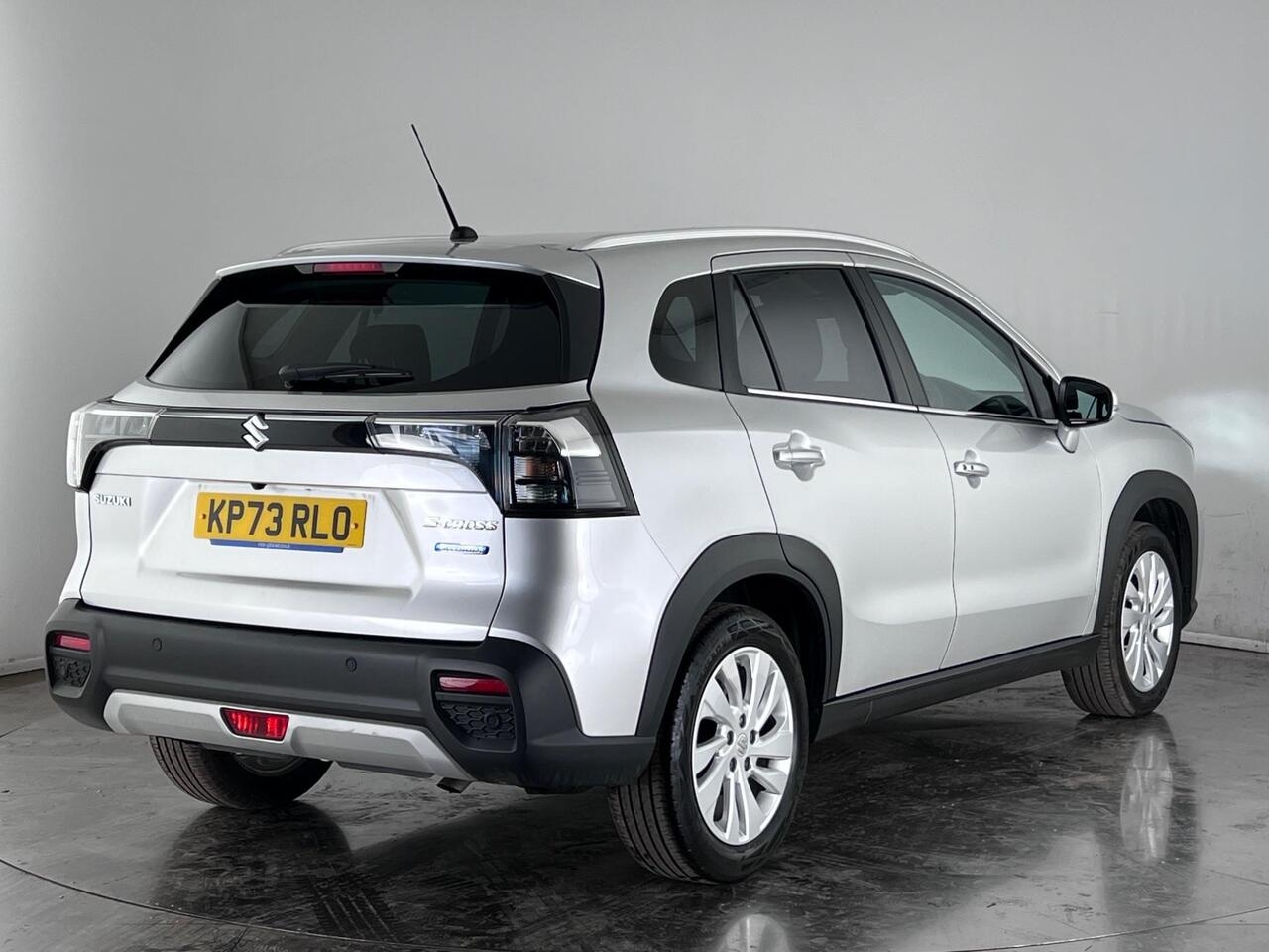 Suzuki S-Cross thumbnail Rear Right