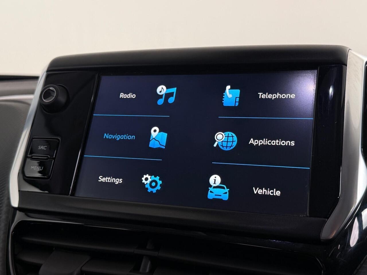 Peugeot 208 thumbnail Infotainment System