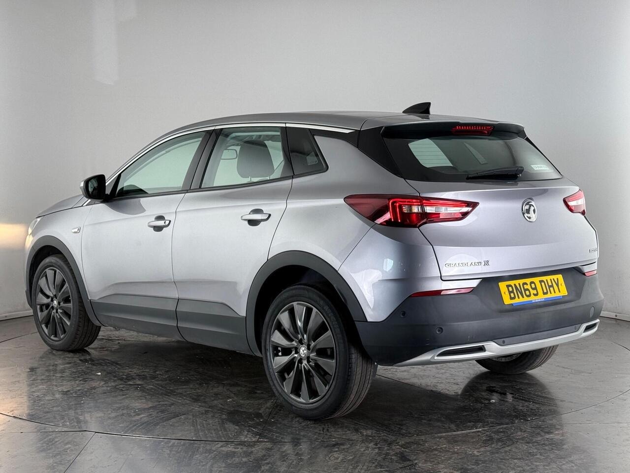 Vauxhall Grandland X thumbnail Rear Left