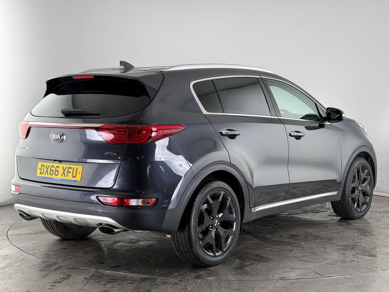 Kia Sportage thumbnail Rear Right