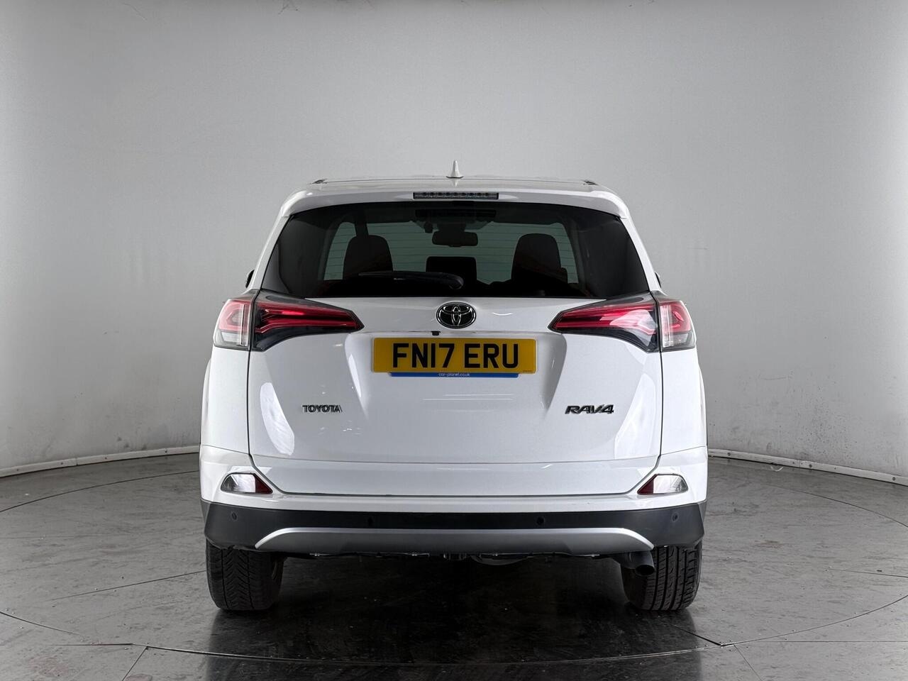 Toyota RAV4 thumbnail Rear