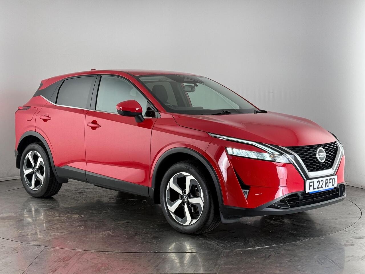 Nissan Qashqai thumbnail Front Right