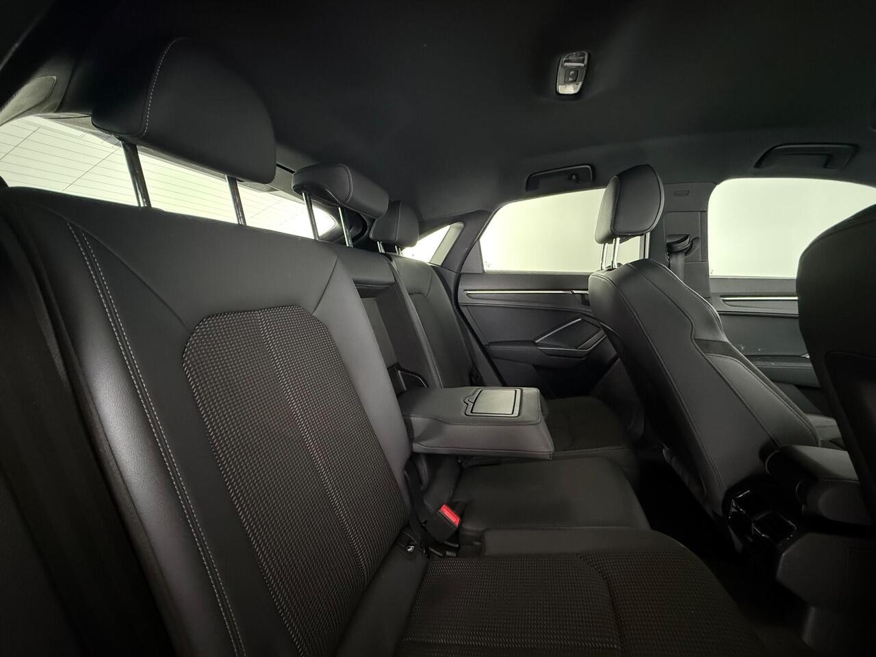 Audi Q3 thumbnail Seats Rear