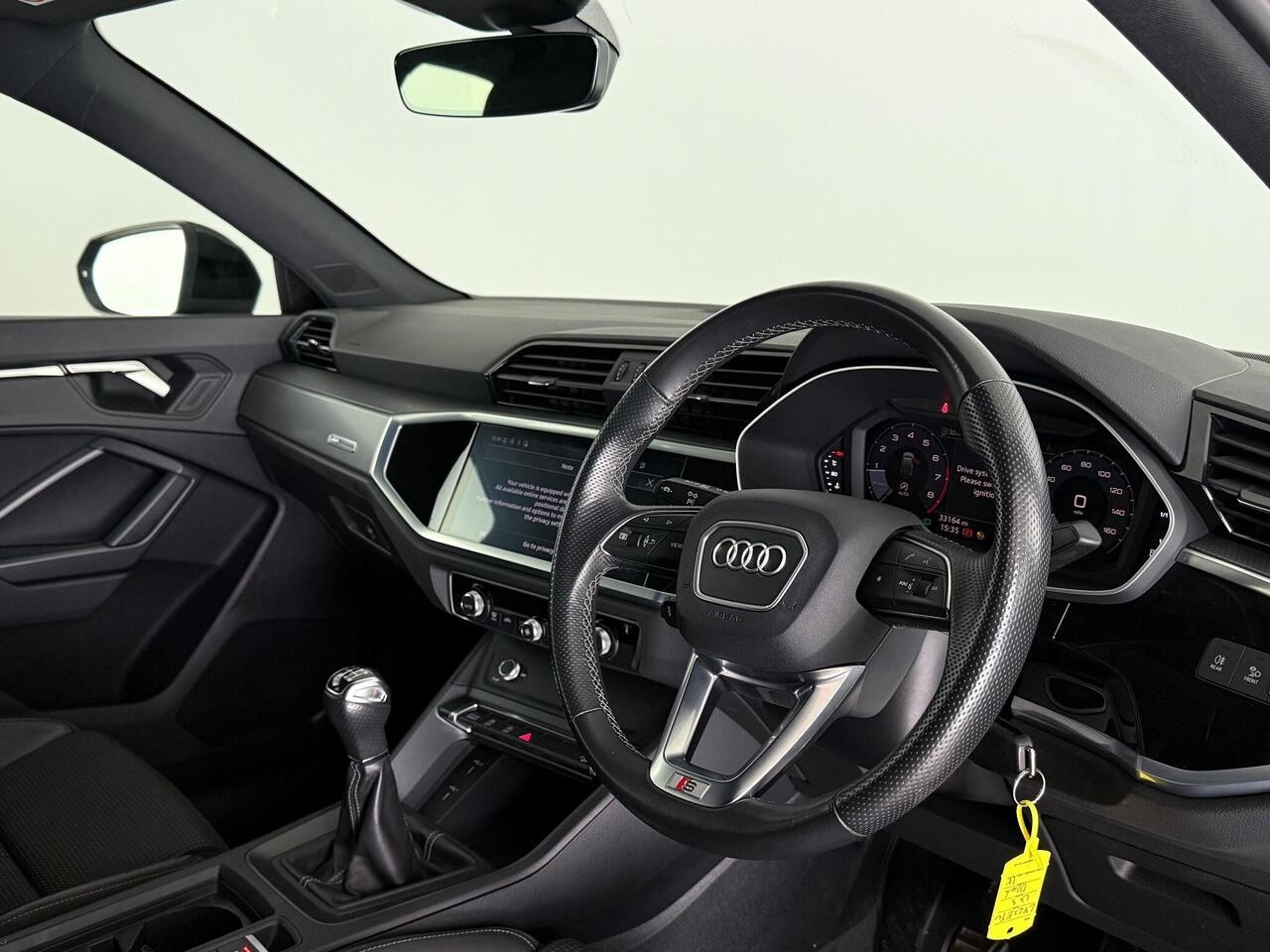 Audi Q3 thumbnail Interior Front